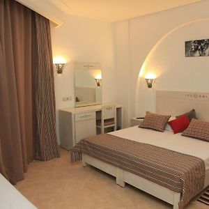 Zimmer mit Kingsize-Bett